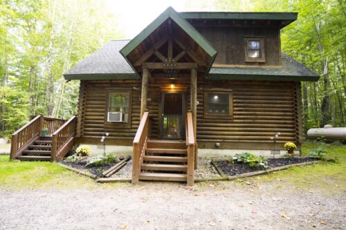 Redbud Log Lodge for 8 Guests